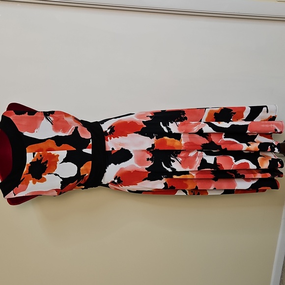 Sleeveless Floral Dress With Jeweled Neckline Size 12 - Picture 4 of 5